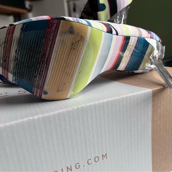 Multi Color Pump - Picture 3 of 3